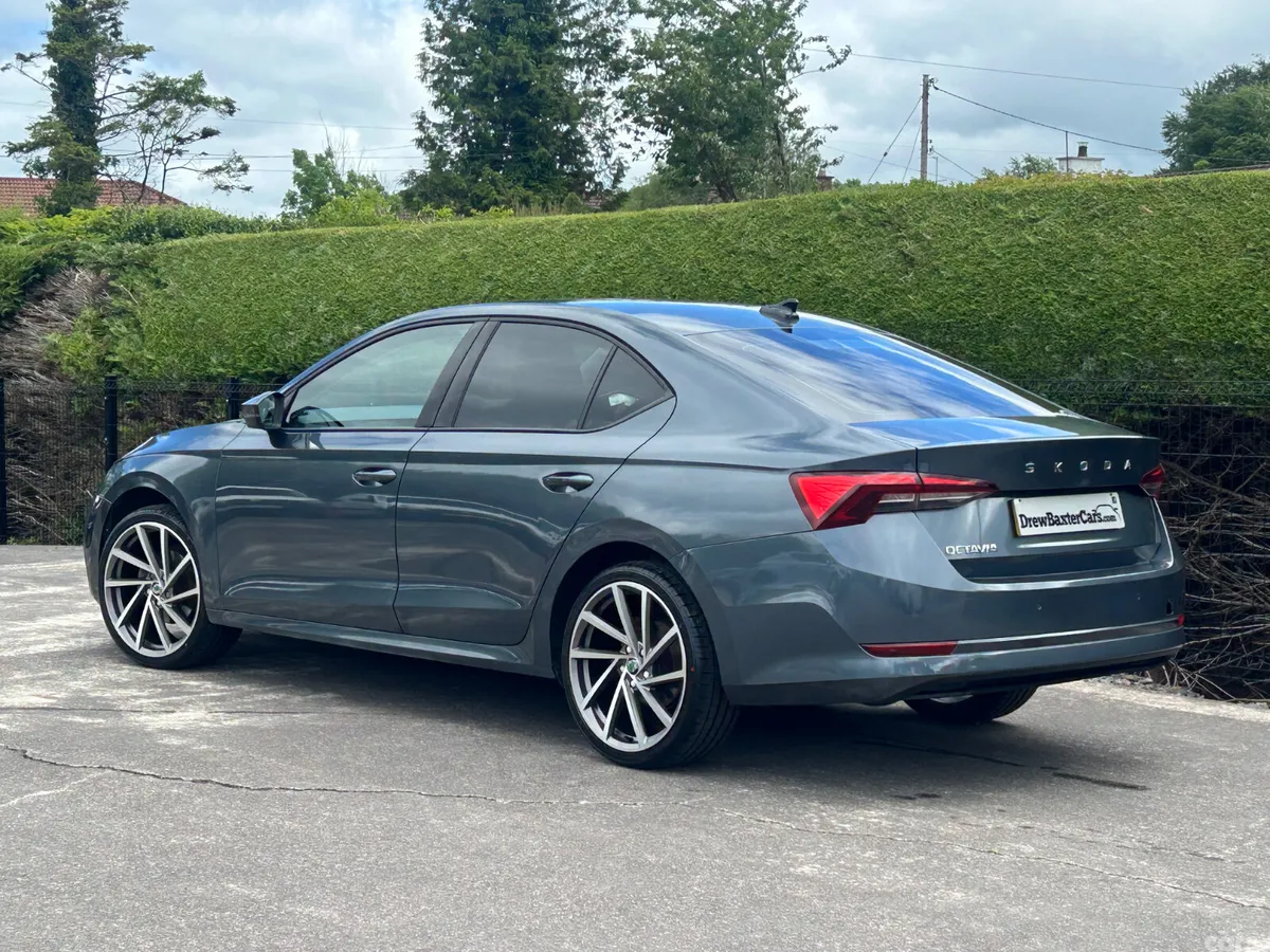 Skoda Octavia Hatchback, Petrol, 2022, Blue