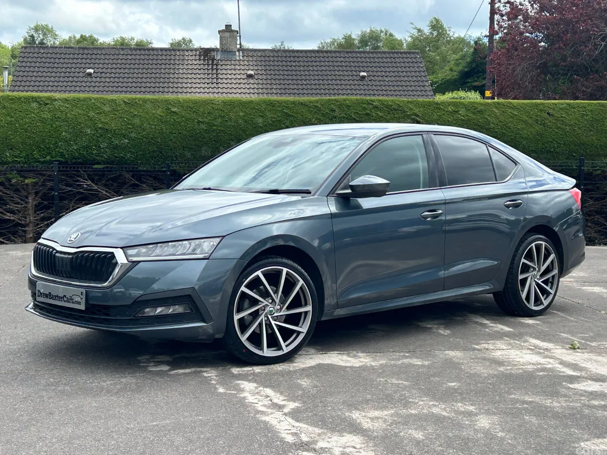 Skoda Octavia Hatchback, Petrol, 2022, Blue
