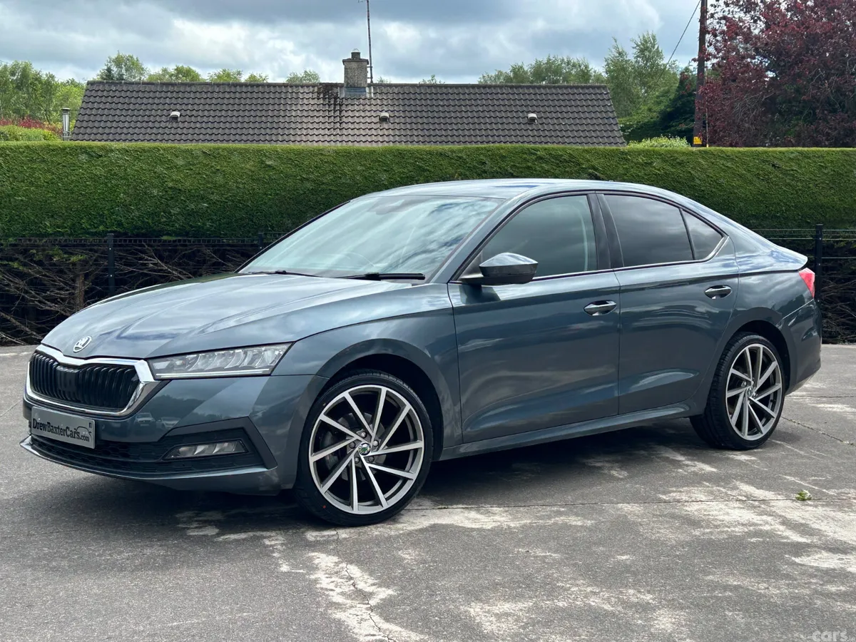 Skoda Octavia Hatchback, Petrol, 2022, Blue
