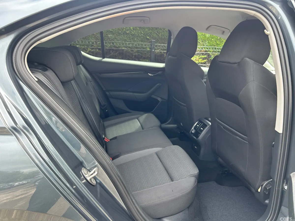 Skoda Octavia Hatchback, Petrol, 2022, Blue