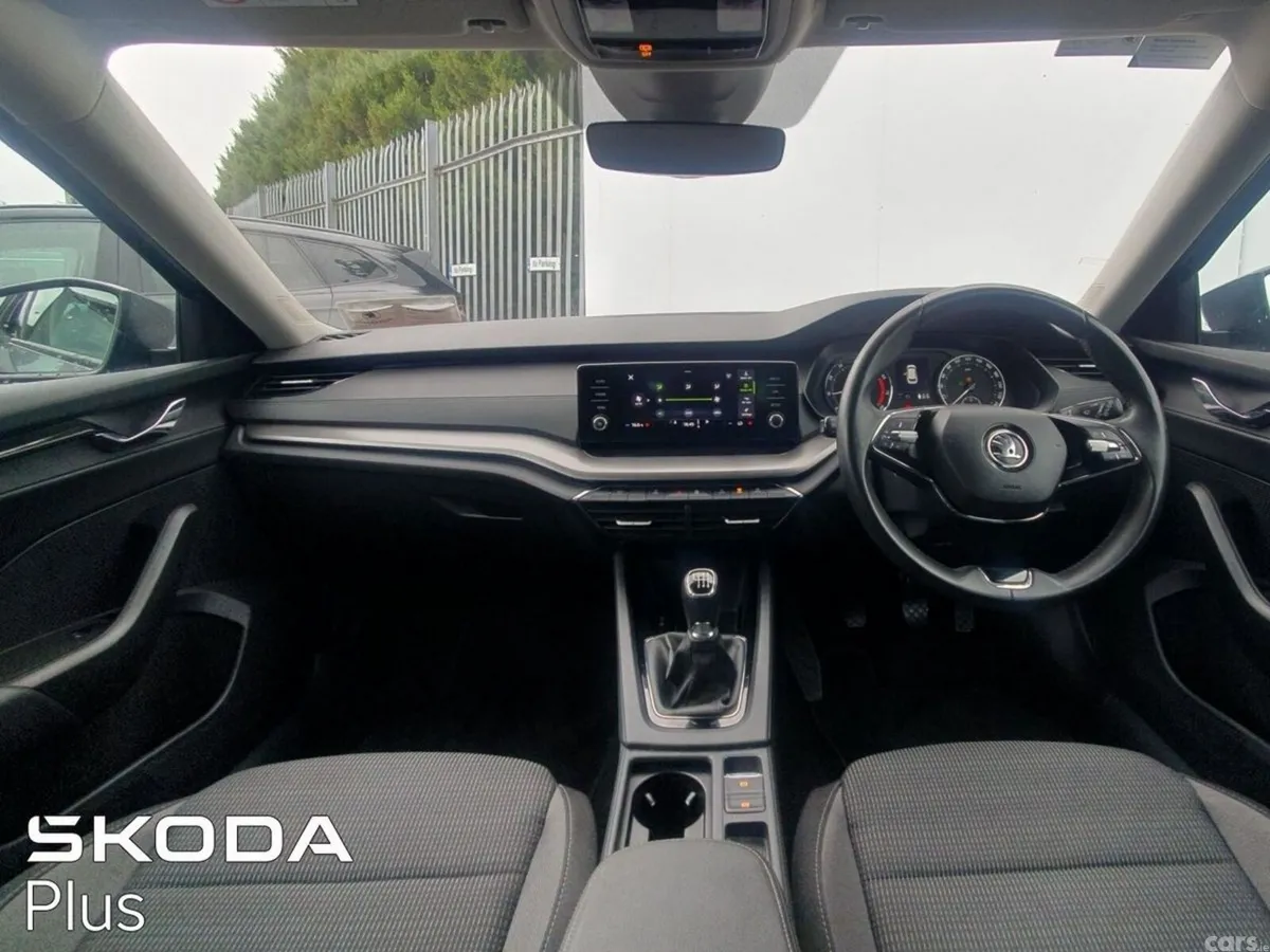 Skoda Octavia Estate, Petrol, 2024, Grey