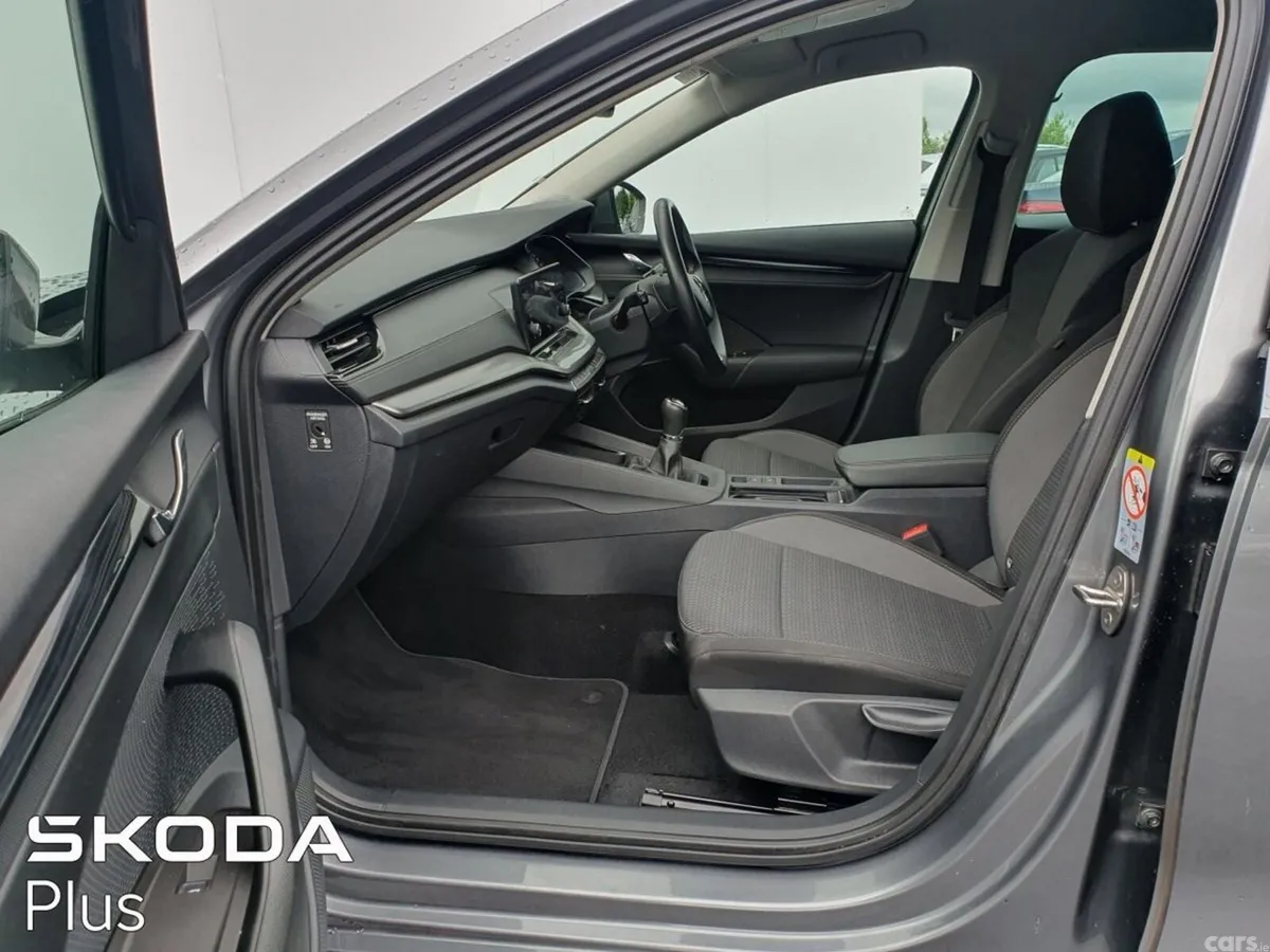 Skoda Octavia Estate, Petrol, 2024, Grey