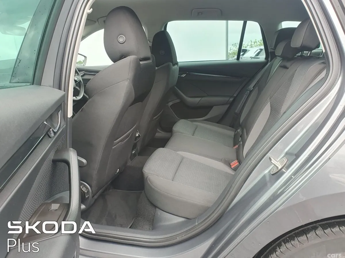 Skoda Octavia Estate, Petrol, 2024, Grey