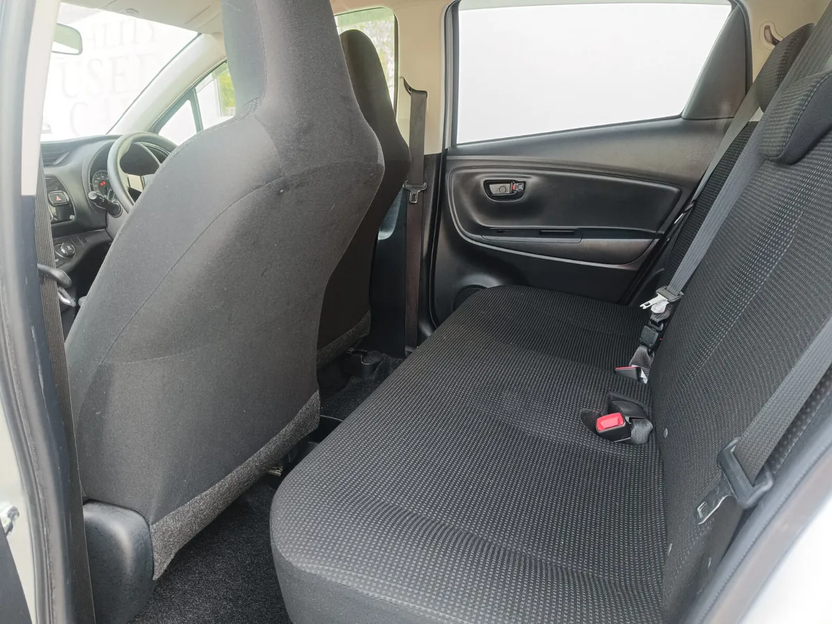 Toyota Yaris Hatchback, Petrol Hybrid, 2018, Silver