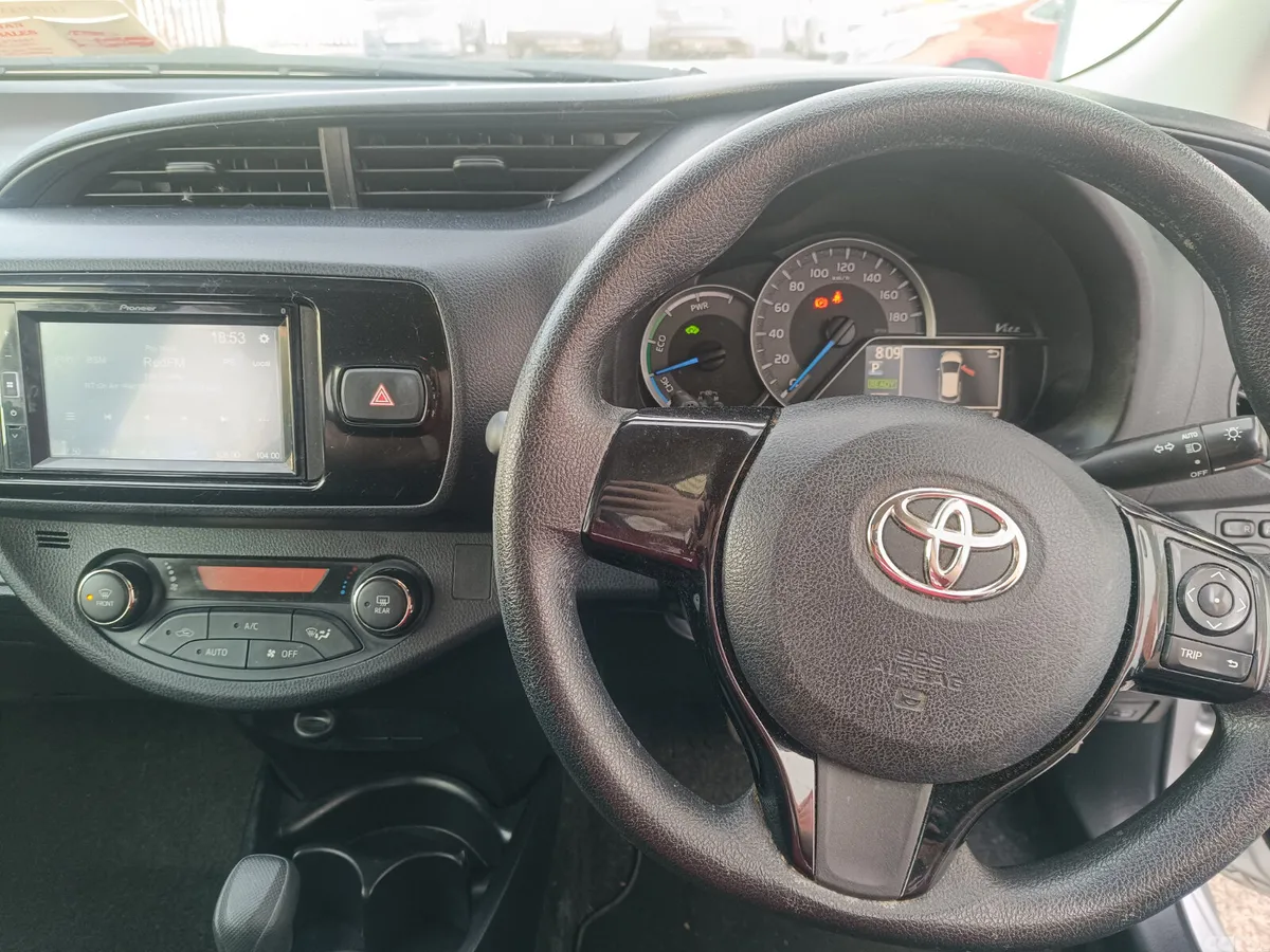 Toyota Yaris Hatchback, Petrol Hybrid, 2018, Silver