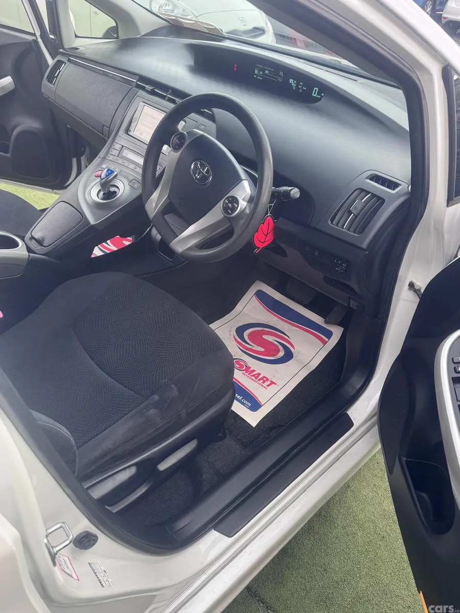 Toyota Prius Hatchback, Petrol Hybrid, 2013, White
