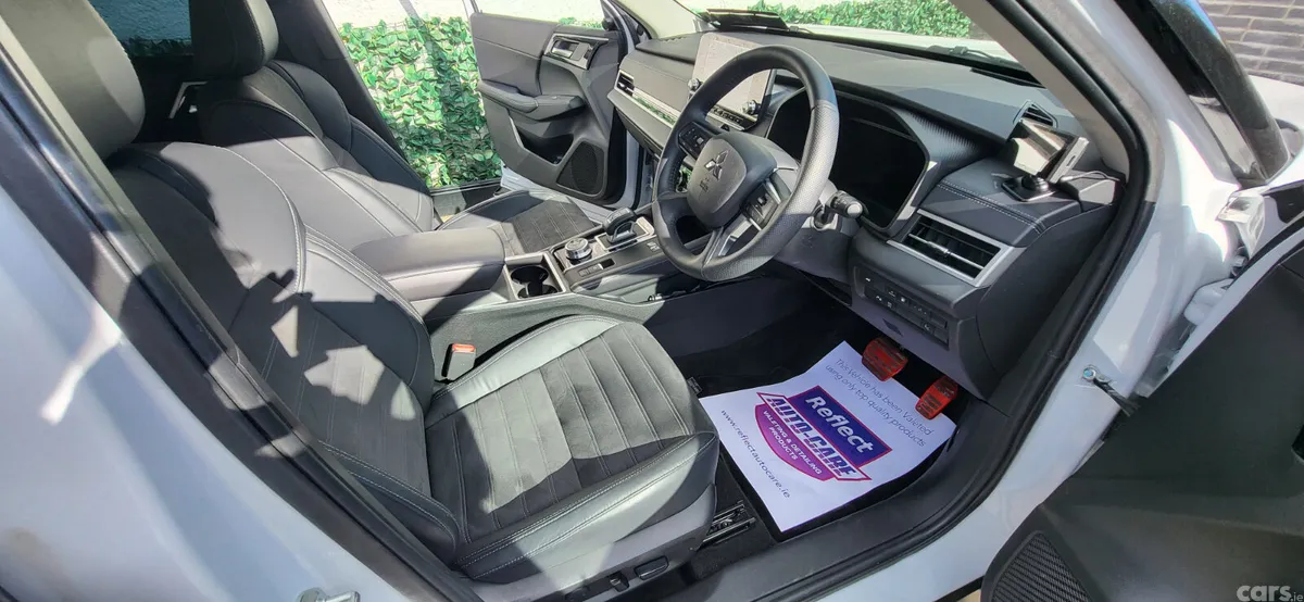 Mitsubishi Outlander SUV, Petrol Plug-in Hybrid, 2023, White