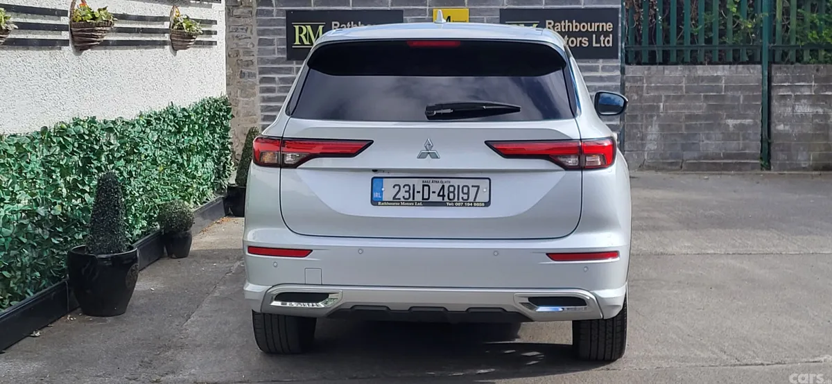 Mitsubishi Outlander SUV, Petrol Plug-in Hybrid, 2023, White
