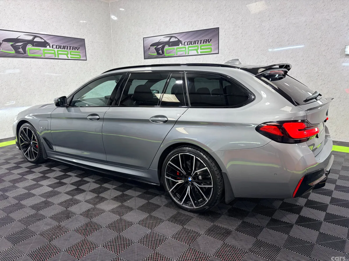 BMW 5-Series Estate, Petrol Plug-in Hybrid, 2023, Grey