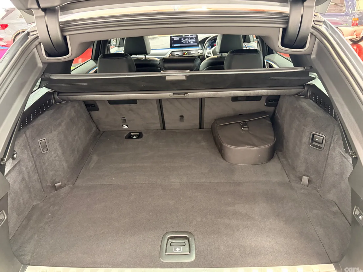BMW 5-Series Estate, Petrol Plug-in Hybrid, 2023, Grey