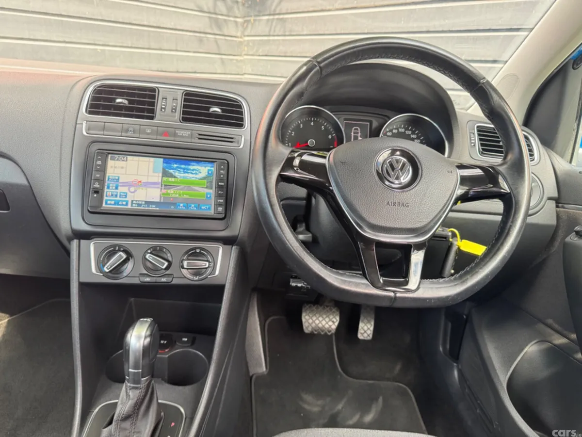 Volkswagen Polo Hatchback, Petrol, 2015, Blue