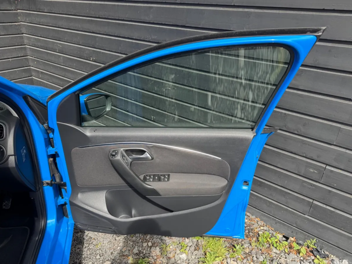 Volkswagen Polo Hatchback, Petrol, 2015, Blue