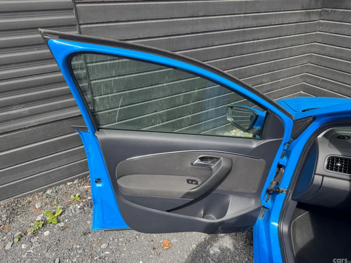 Volkswagen Polo Hatchback, Petrol, 2015, Blue