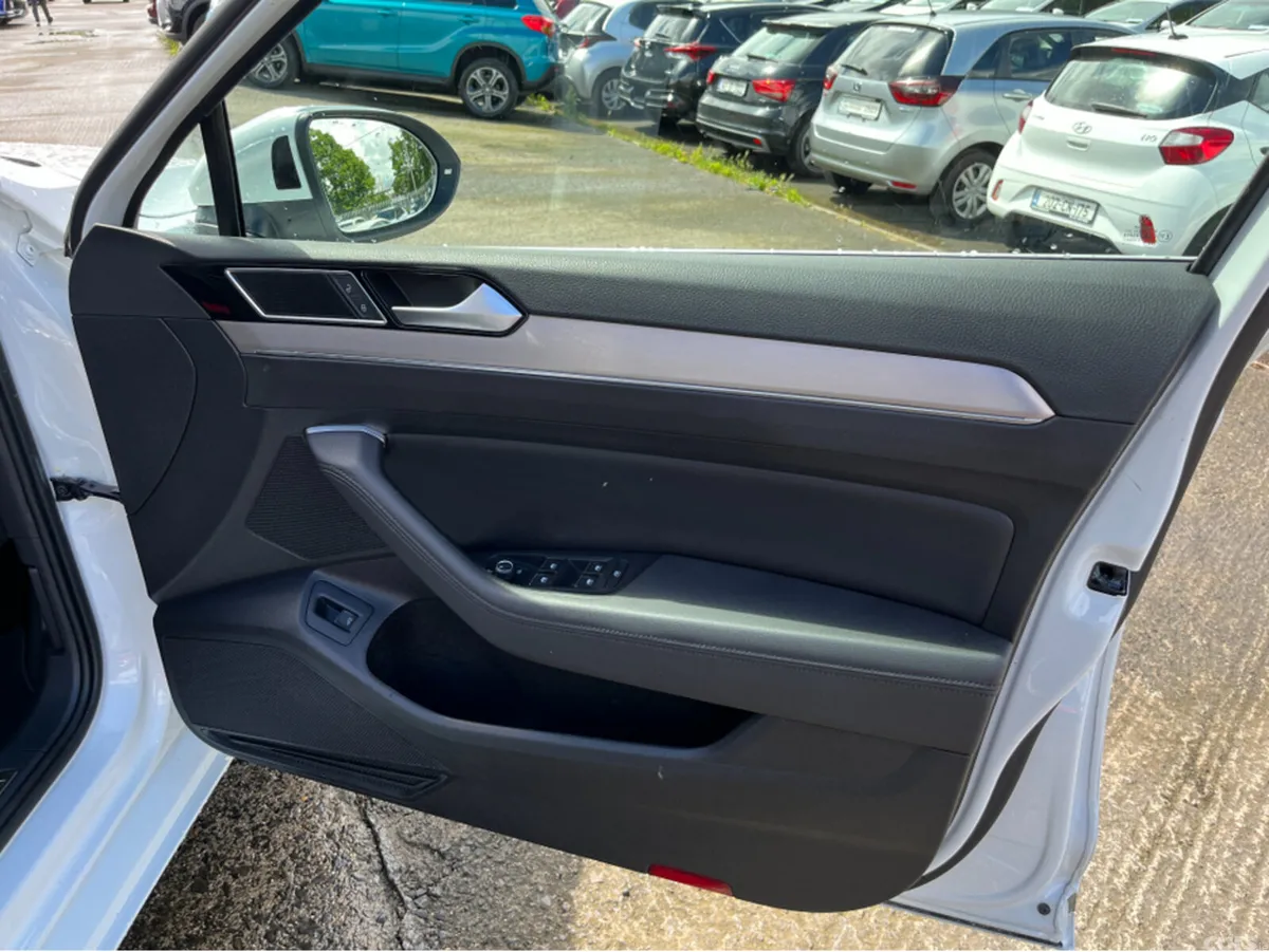 Volkswagen Passat Saloon, Diesel, 2019, White