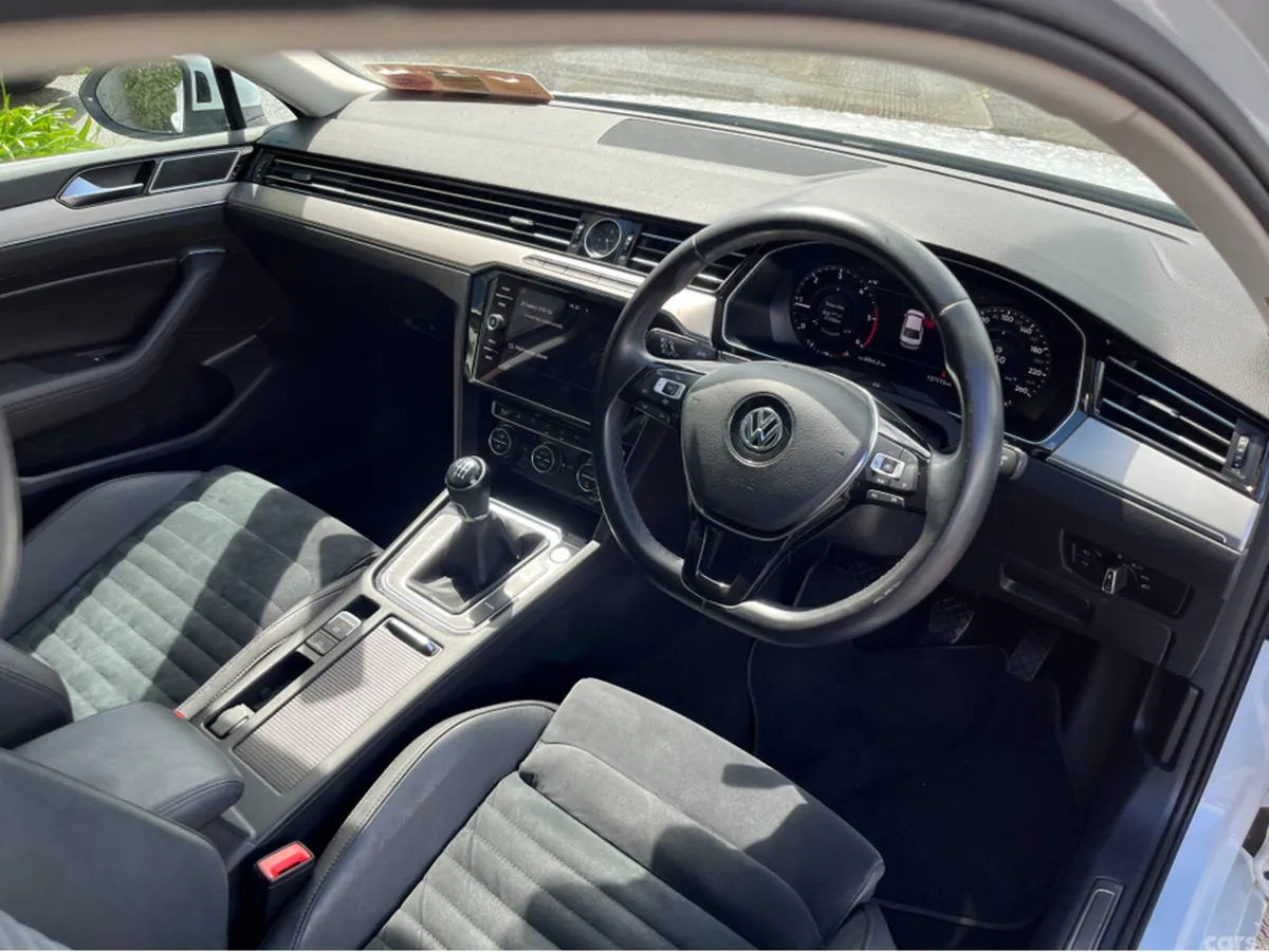 Volkswagen Passat Saloon, Diesel, 2019, White