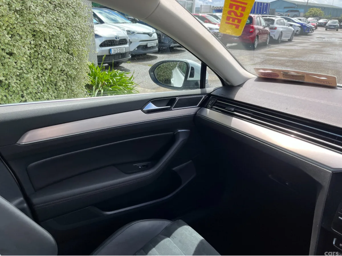 Volkswagen Passat Saloon, Diesel, 2019, White