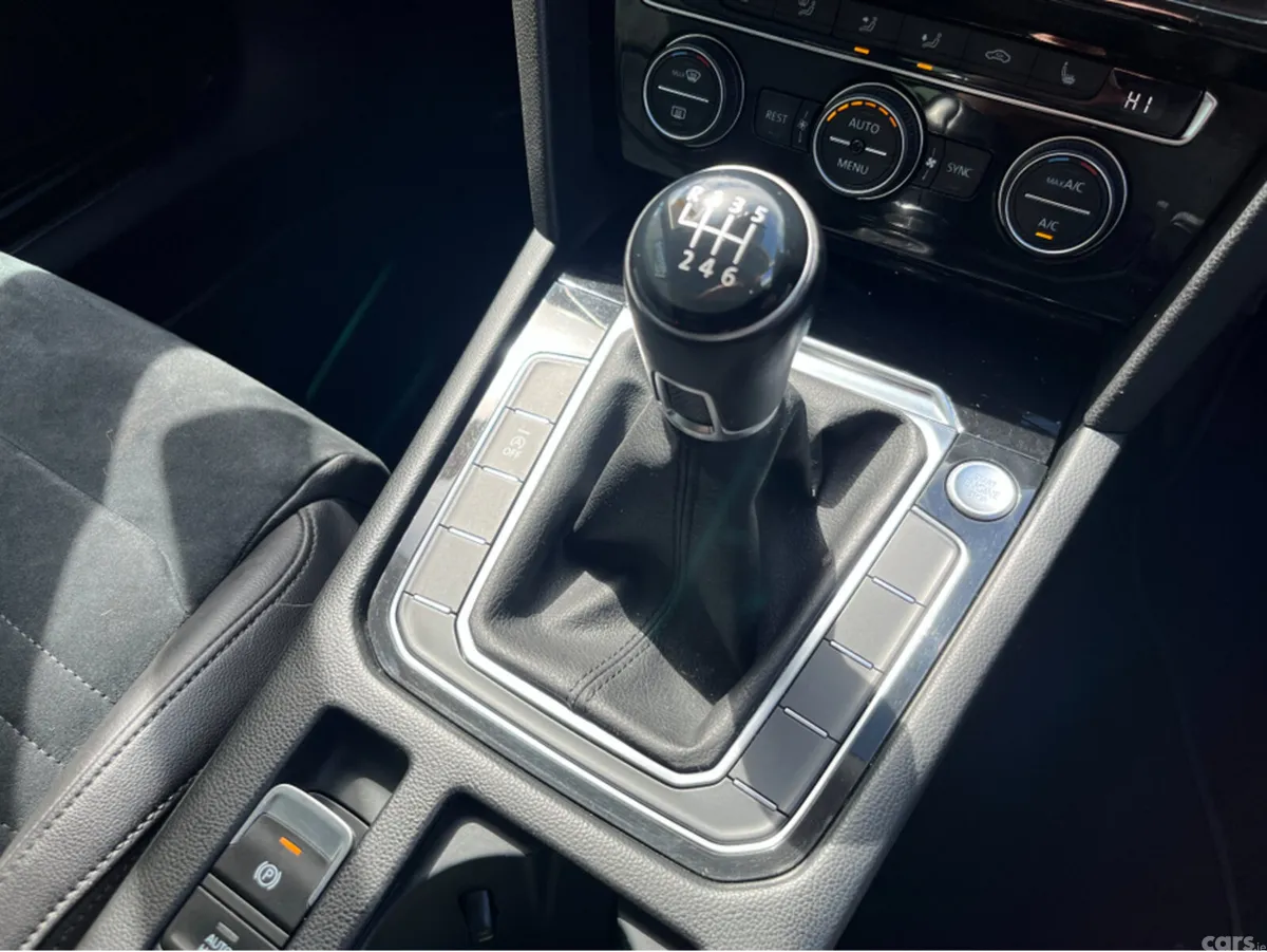 Volkswagen Passat Saloon, Diesel, 2019, White