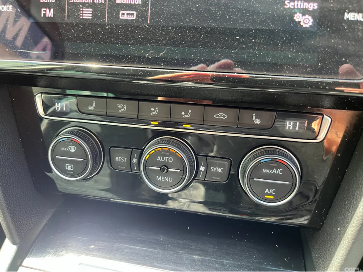 Volkswagen Passat Saloon, Diesel, 2019, White