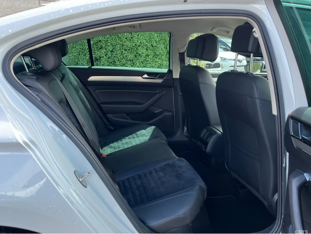 Volkswagen Passat Saloon, Diesel, 2019, White