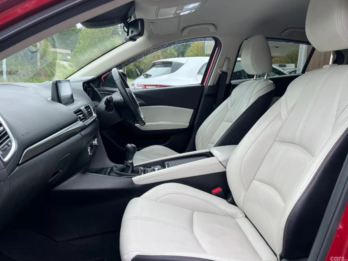 Mazda Mazda3 Hatchback, Diesel, 2017, Red