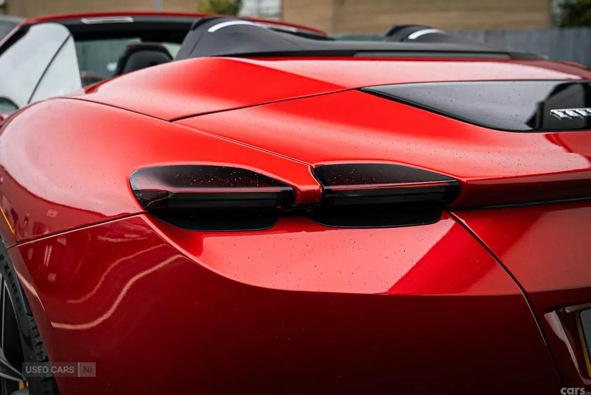 Ferrari Roma , Petrol, 2025, Red