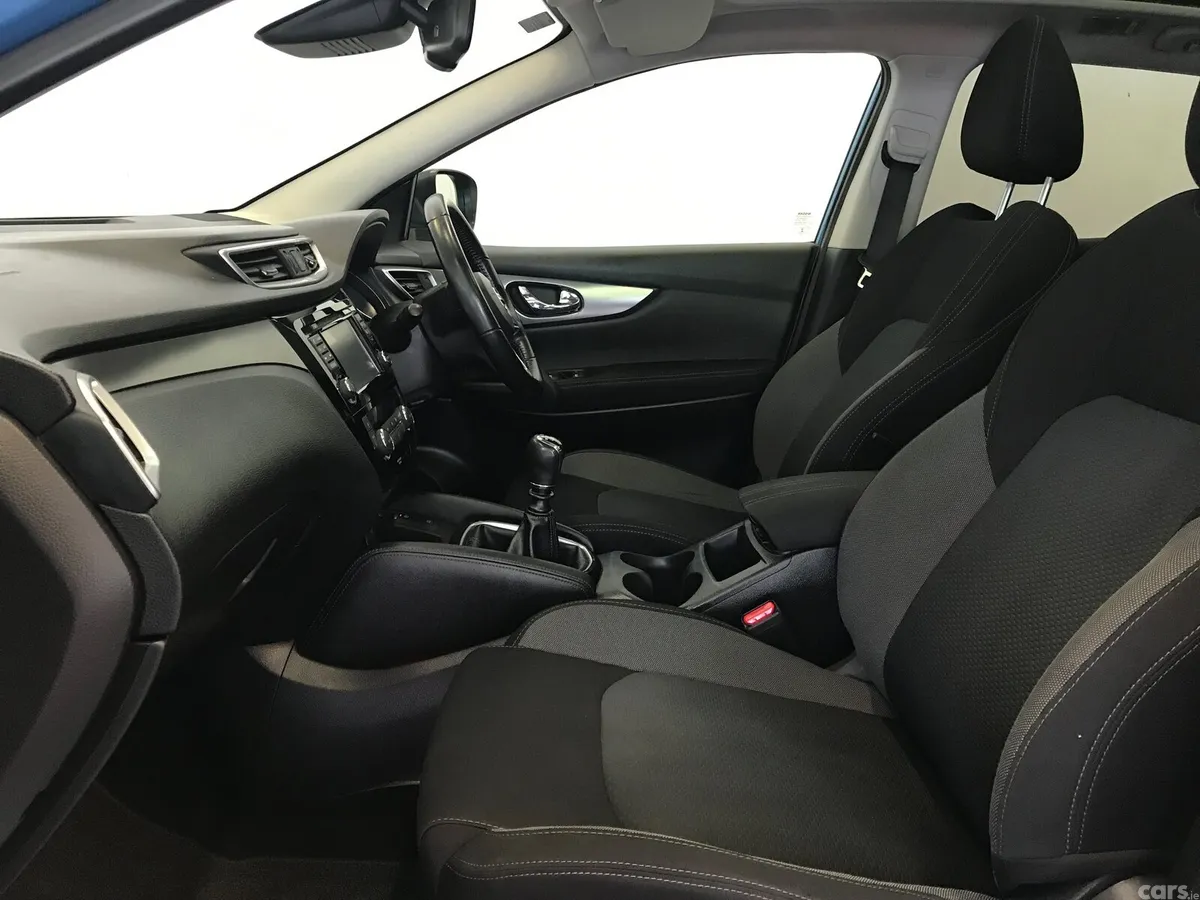 Nissan Qashqai Hatchback, Diesel, 2018, Blue