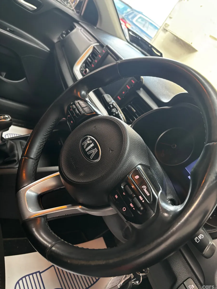 Kia Stonic Estate/Jeep, Diesel, 2018, Grey