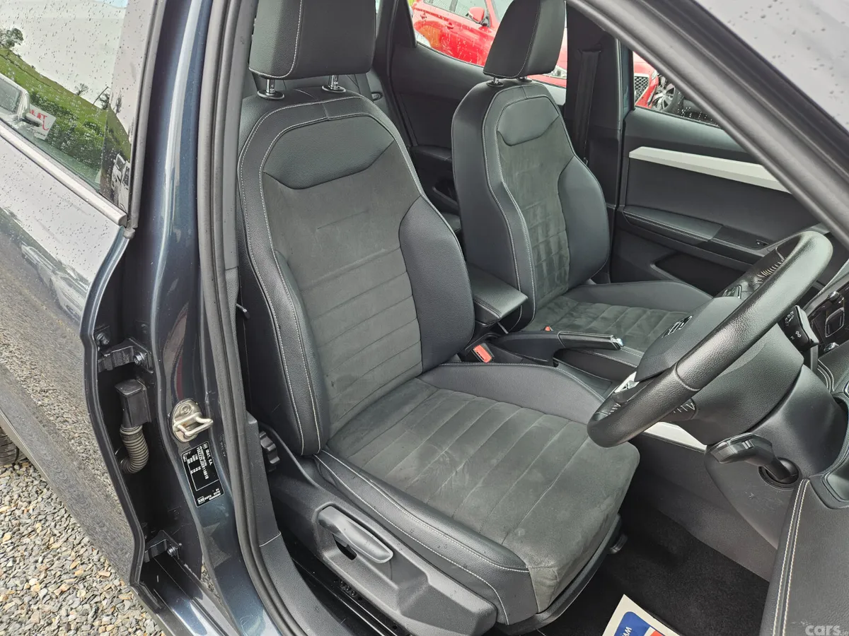 SEAT Arona SUV, Diesel, 2019, Grey