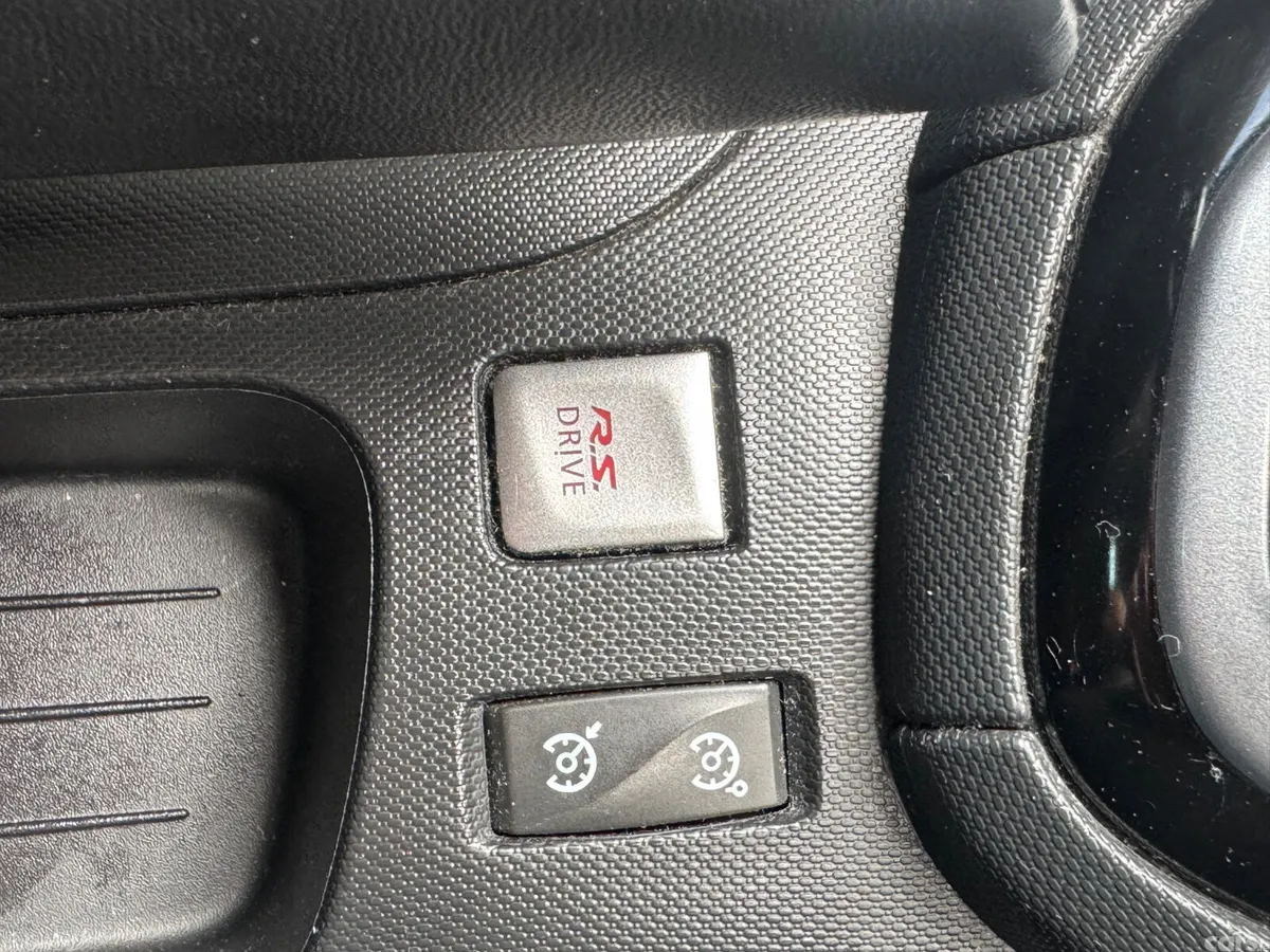 Renault Clio Hatchback, Petrol, 2015, Blue