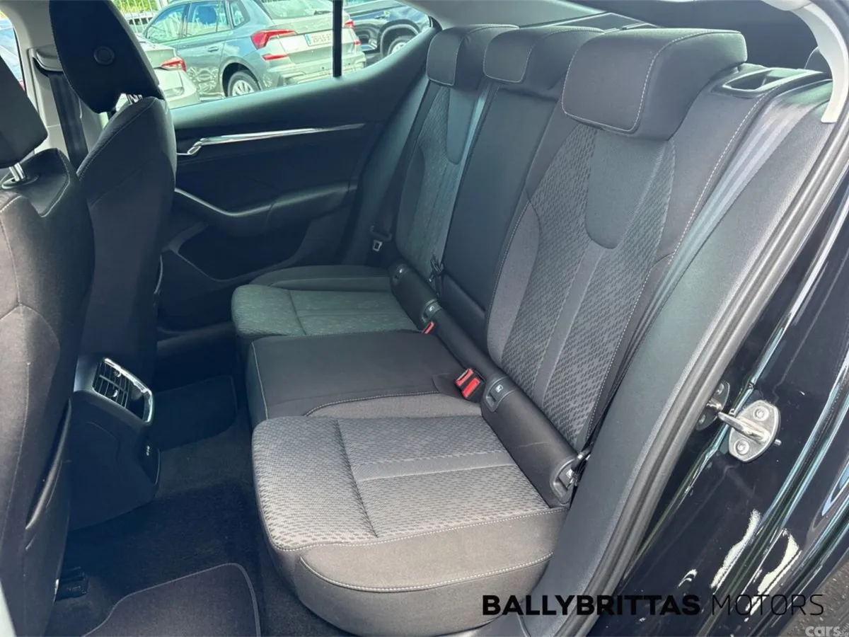 Skoda Octavia Saloon, Diesel, 2024, Black