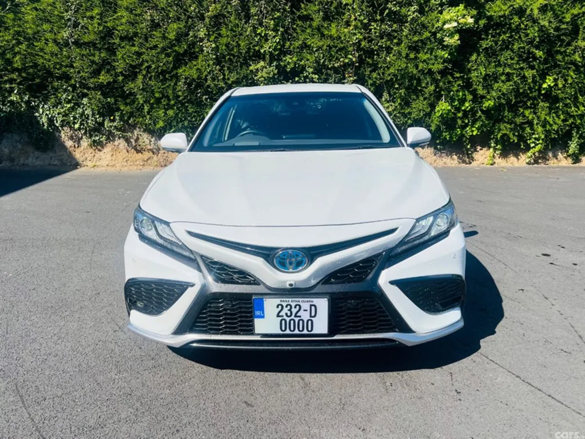 Toyota Camry Saloon, Petrol Hybrid, 2023, White