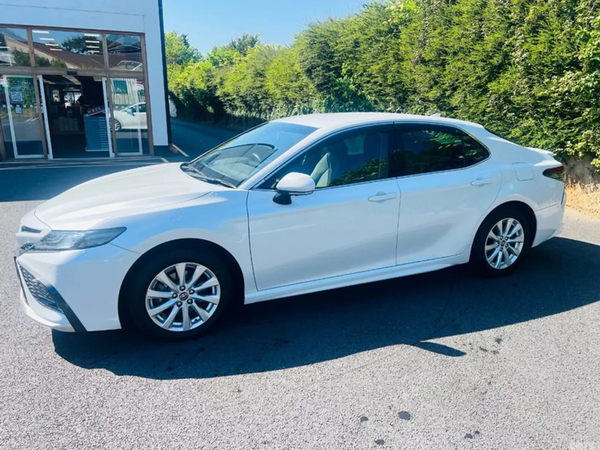 Toyota Camry Saloon, Petrol Hybrid, 2023, White