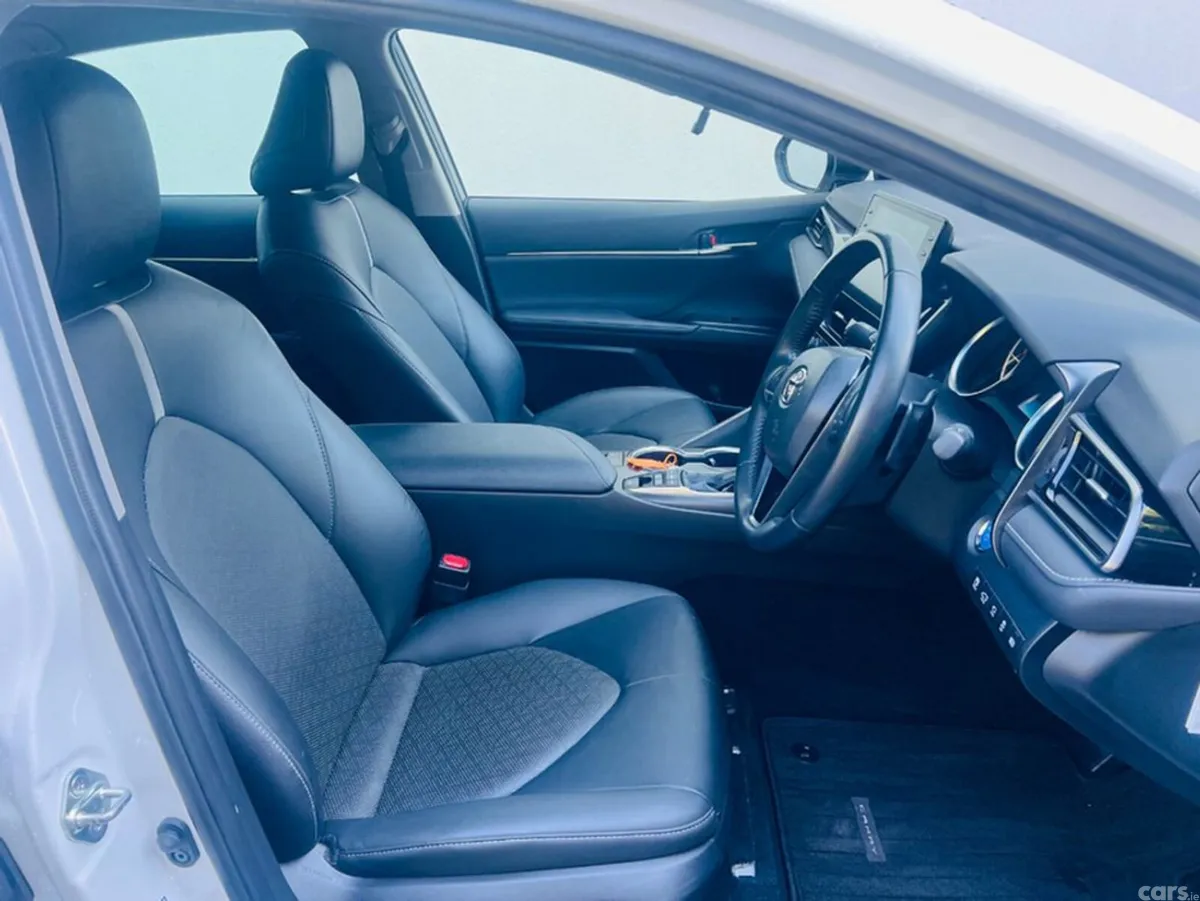 Toyota Camry Saloon, Petrol Hybrid, 2023, White