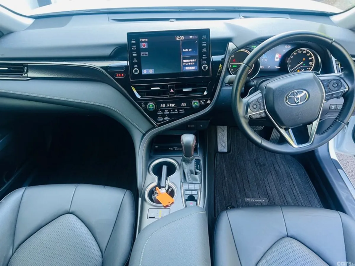 Toyota Camry Saloon, Petrol Hybrid, 2023, White