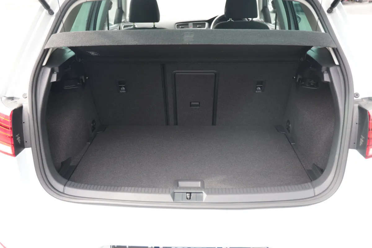 Volkswagen Golf Hatchback, Petrol, 2017, White