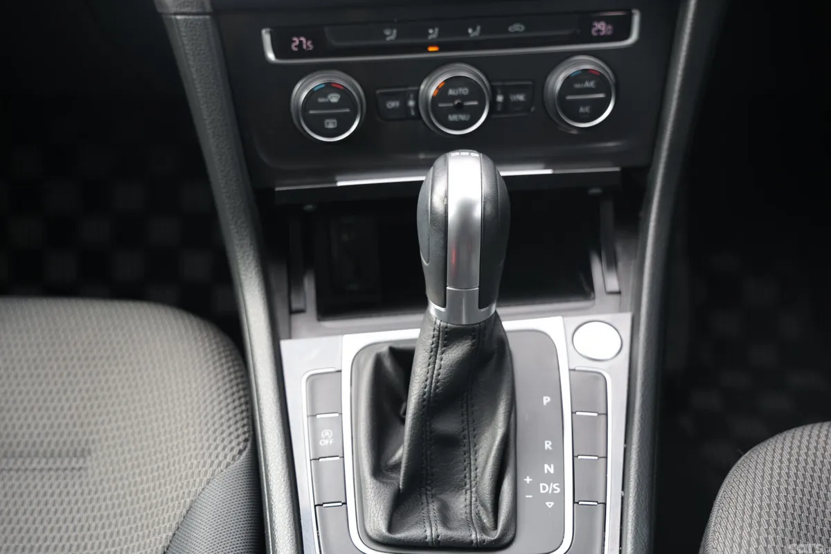 Volkswagen Golf Hatchback, Petrol, 2017, White