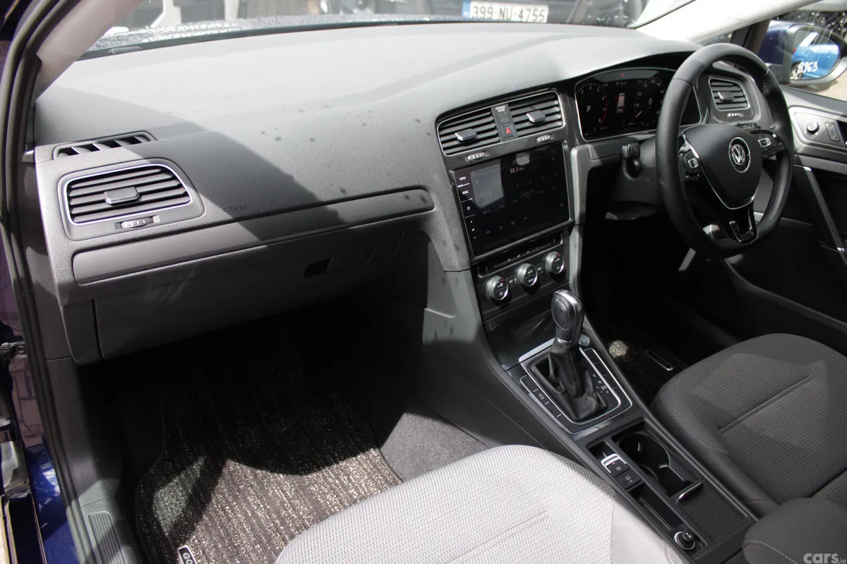 Volkswagen Golf Estate, Petrol, 2019, Blue