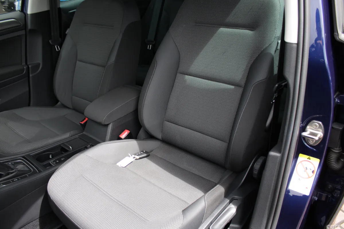 Volkswagen Golf Estate, Petrol, 2019, Blue