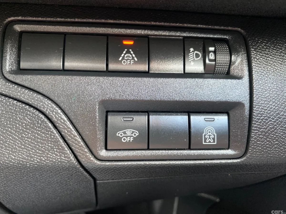 Peugeot 3008 MPV, Diesel, 2023, Red