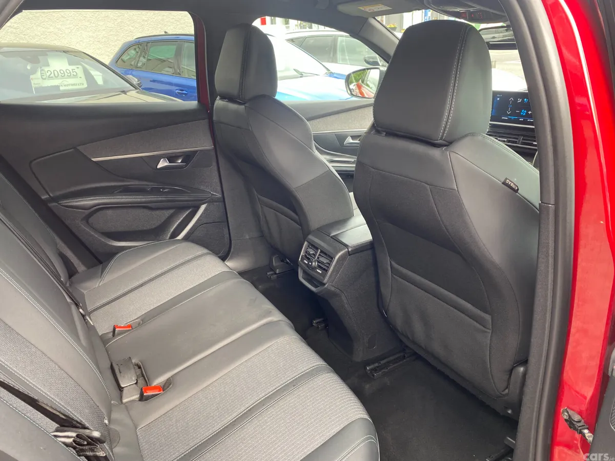 Peugeot 3008 MPV, Diesel, 2023, Red