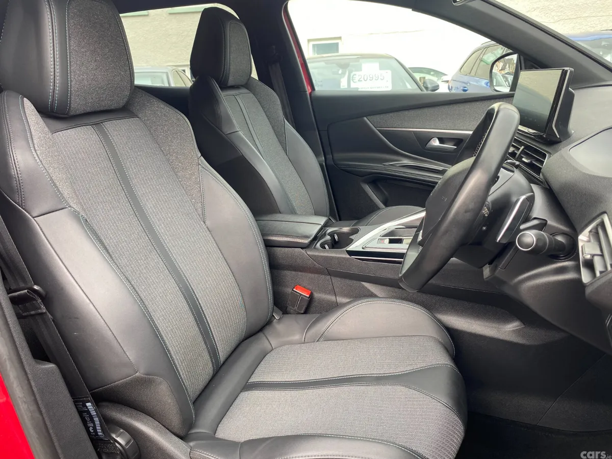 Peugeot 3008 MPV, Diesel, 2023, Red