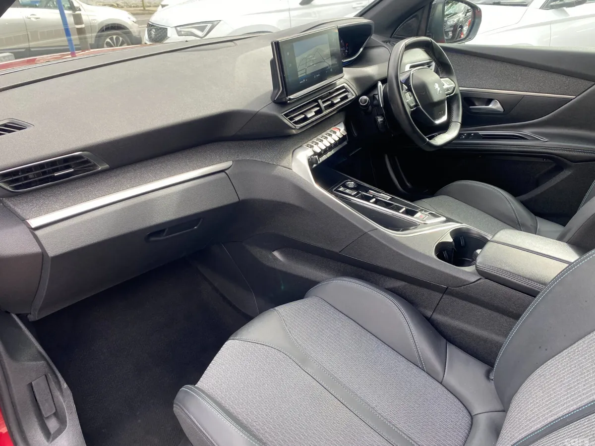 Peugeot 3008 MPV, Diesel, 2023, Red