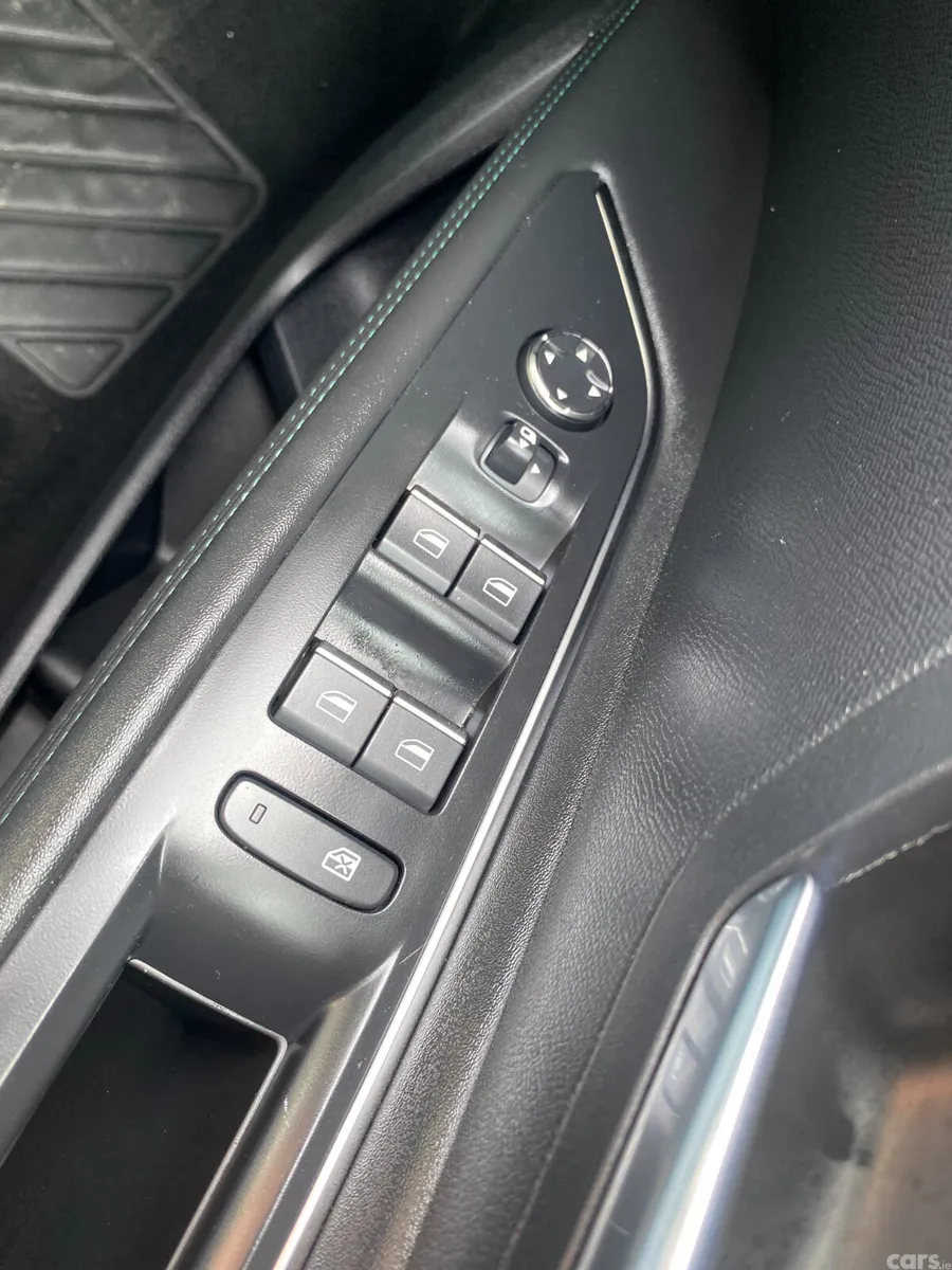 Peugeot 3008 MPV, Diesel, 2023, Red