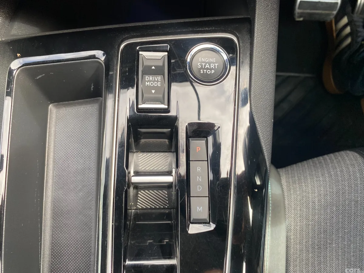 Peugeot 3008 MPV, Diesel, 2023, Red