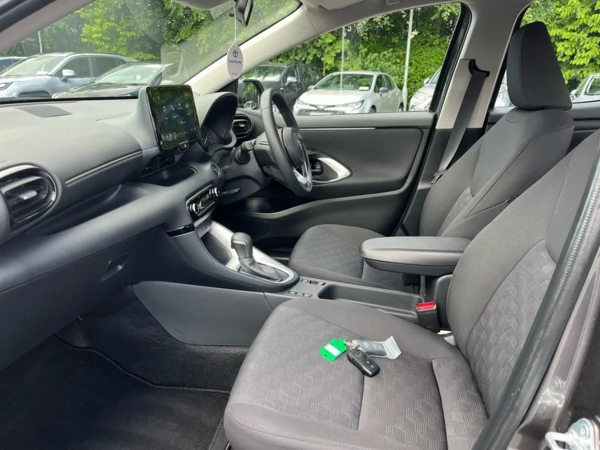 Toyota Yaris Hatchback, Petrol Hybrid, 2024, Grey