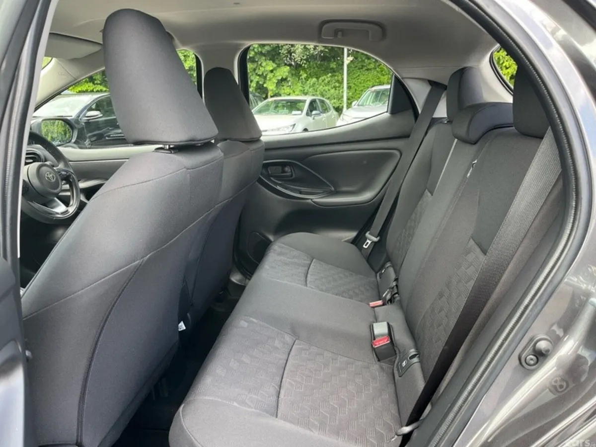 Toyota Yaris Hatchback, Petrol Hybrid, 2024, Grey