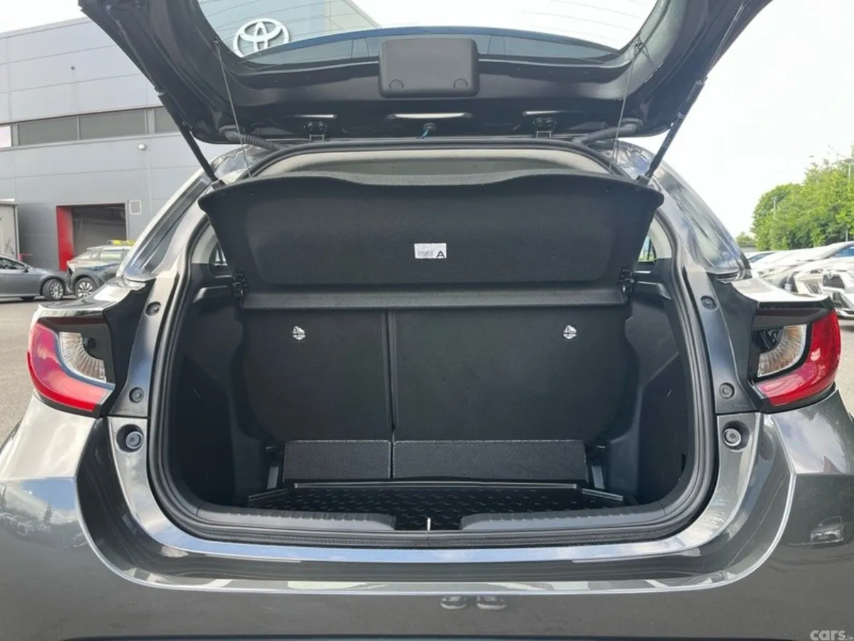 Toyota Yaris Hatchback, Petrol Hybrid, 2024, Grey