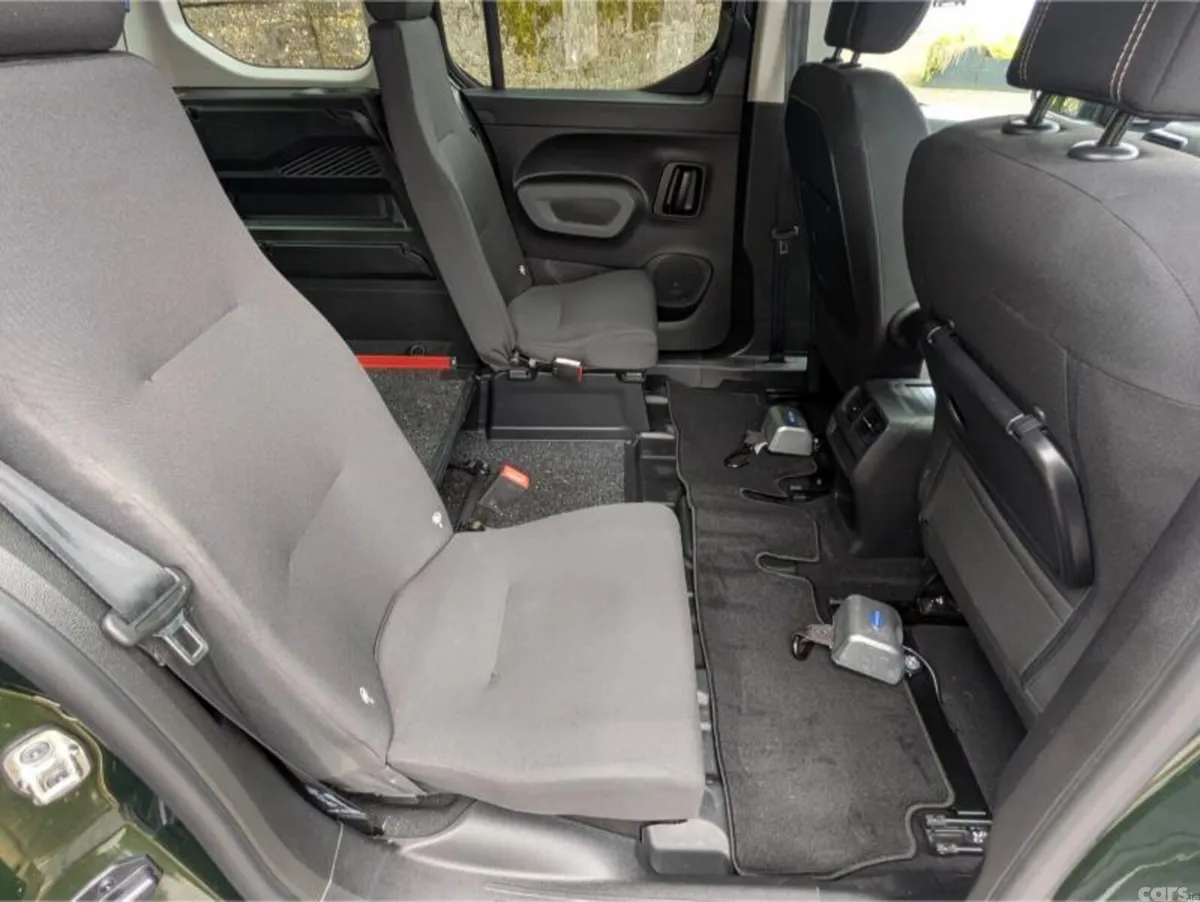 Peugeot Rifter MPV, Diesel, 2025, Green