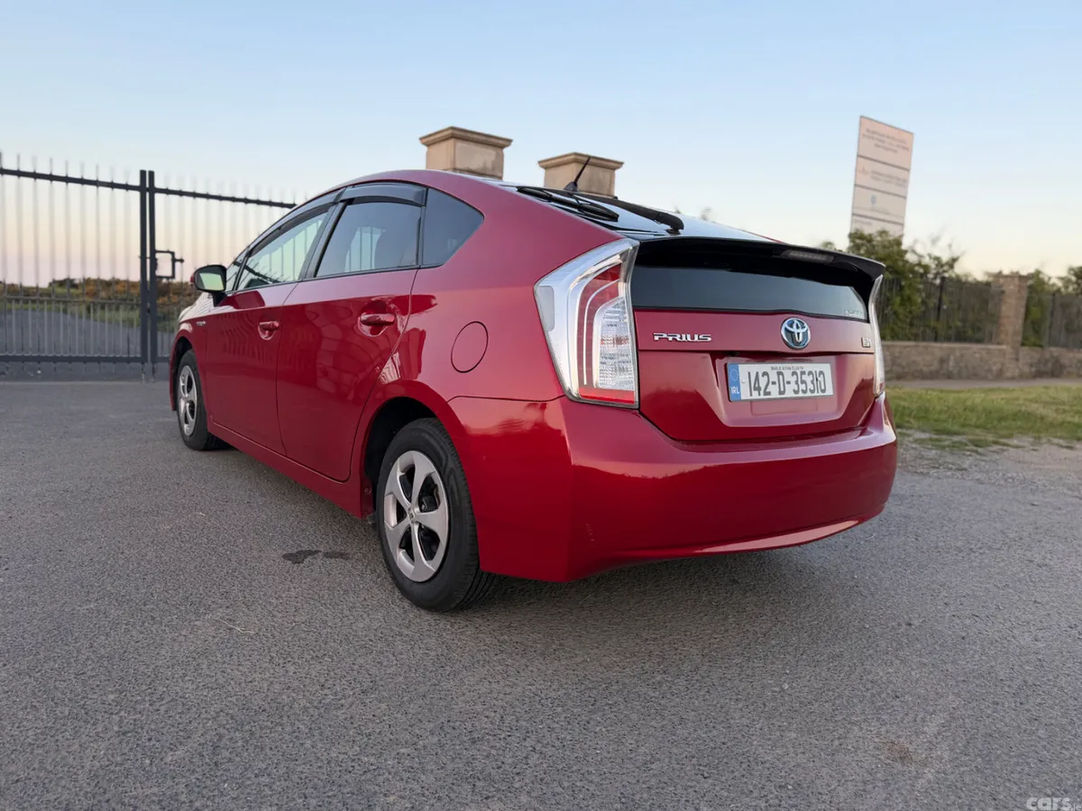 Toyota Prius Saloon, Petrol Hybrid, 2014, Red