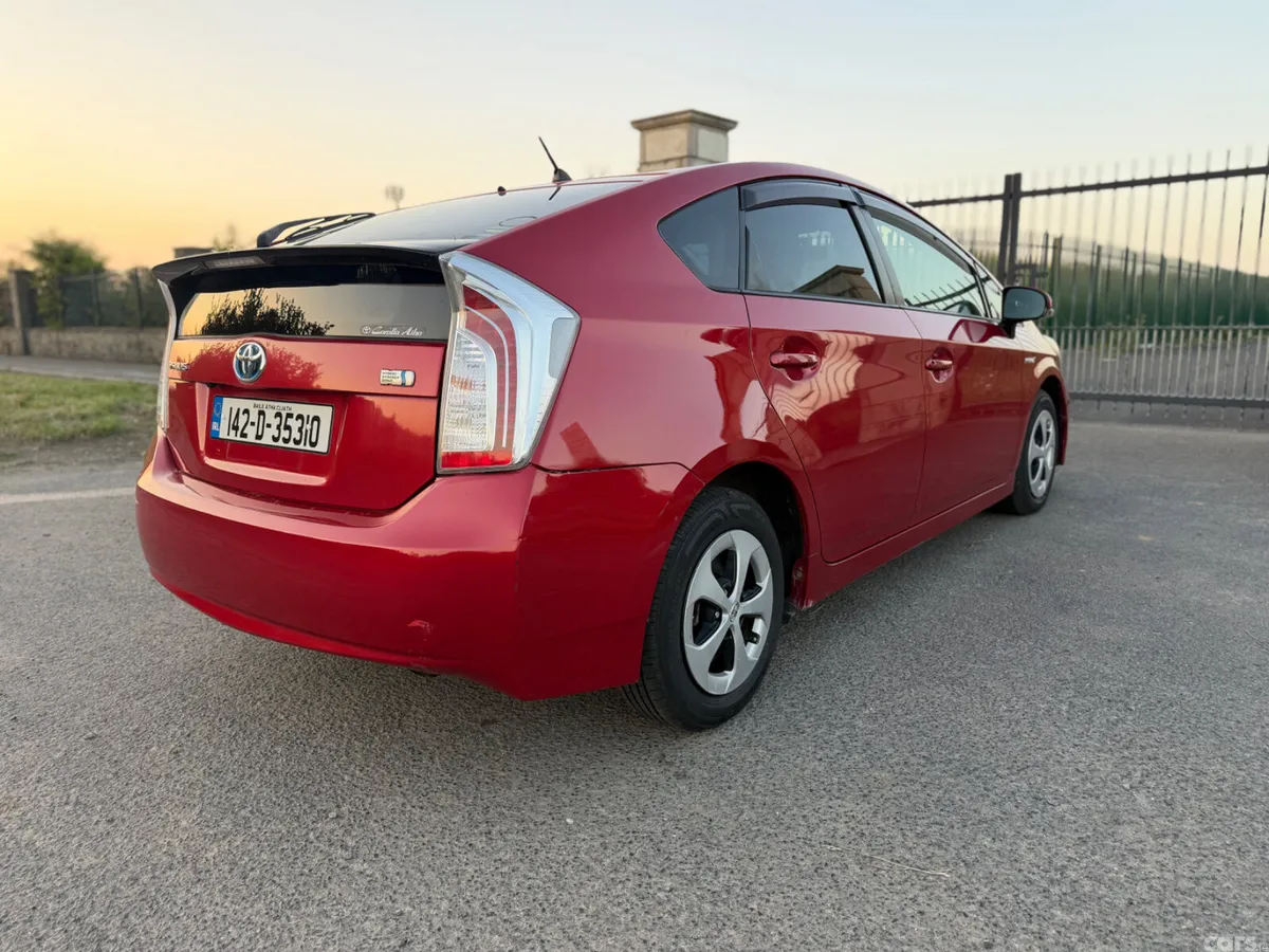 Toyota Prius Saloon, Petrol Hybrid, 2014, Red